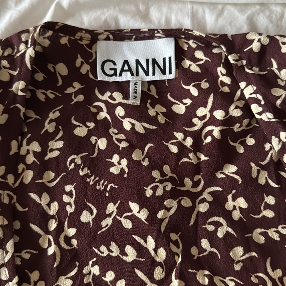 GANNI wrap floral logo top